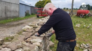 Video: The tradition of dry stone wall building